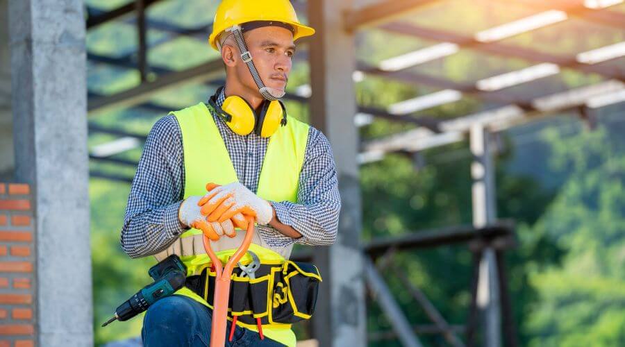 Professional gutter cleaning in Agua Dulce, TX